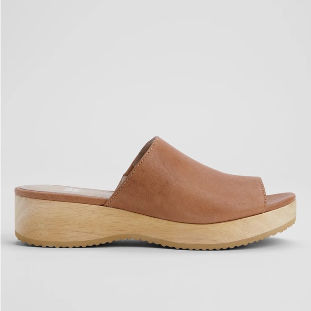 *RESERVED* NIB EILEEN FISHER Novel Tumbled Leather Wedge Sandal in Cognac - Picture 3 of 11
